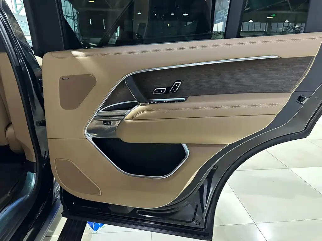 Land Rover Range Rover 2025 — фото 10