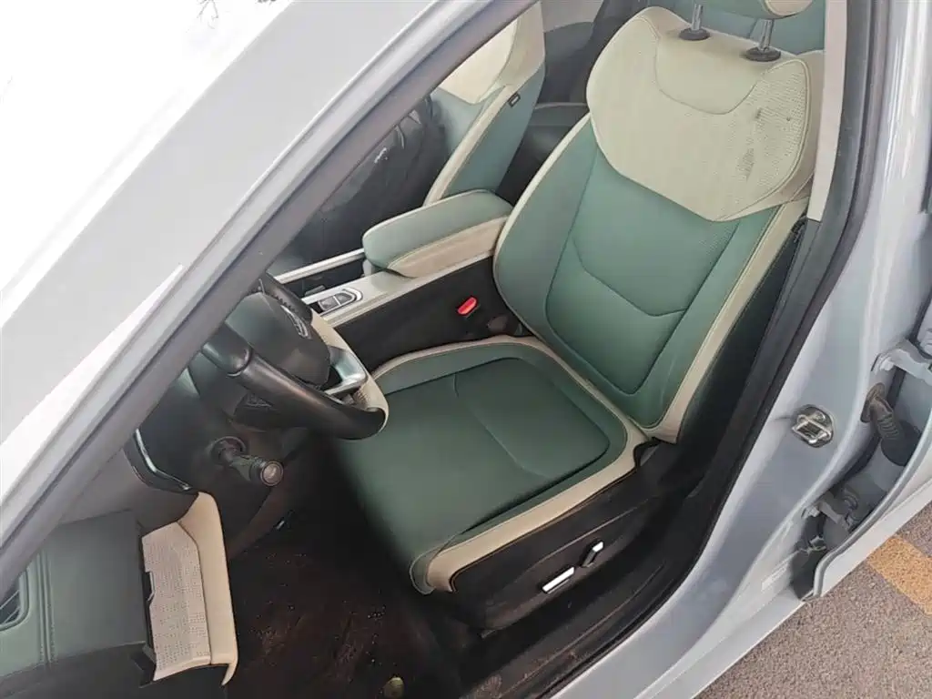 Geely L HiP 2023 — фото 15