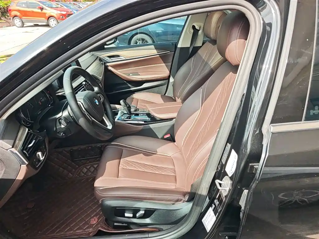 BMW 5 Series 2018 — фото 15