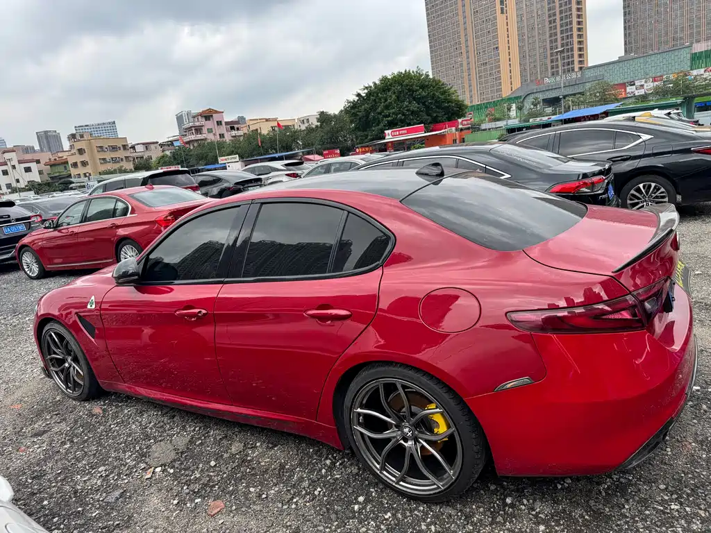 Alfa Romeo Giulia 2019 — фото 18