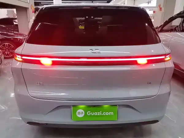 Li Auto L6 2025