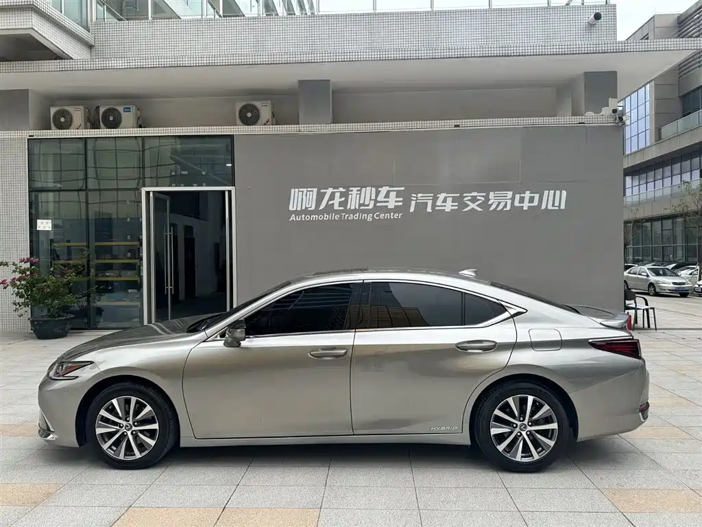 Lexus ES 2021 — фото 8