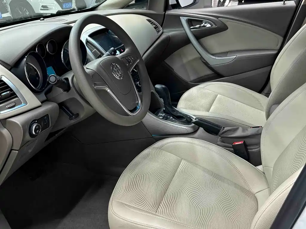 Buick Excelle 2013 — фото 8