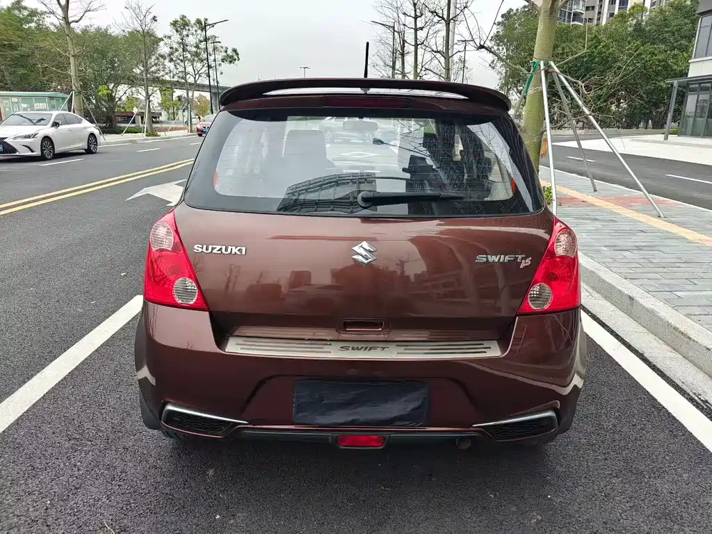 Suzuki Swift 2015 — фото 5