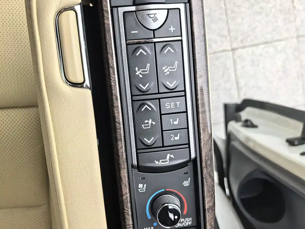 Toyota Alphard 2021 — фото 19