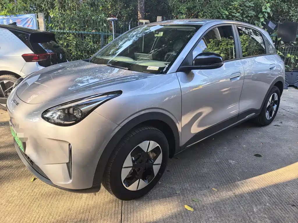Geely Galaxy Starwish 2025 — фото 1