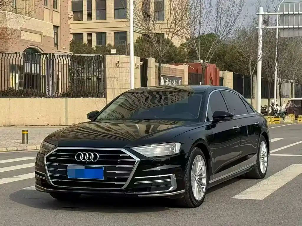 Audi A8 2018 — фото 1