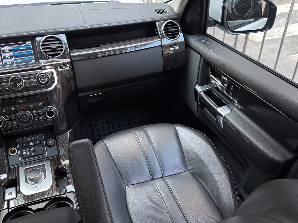 Land Rover Discovery 2014 — фото 14