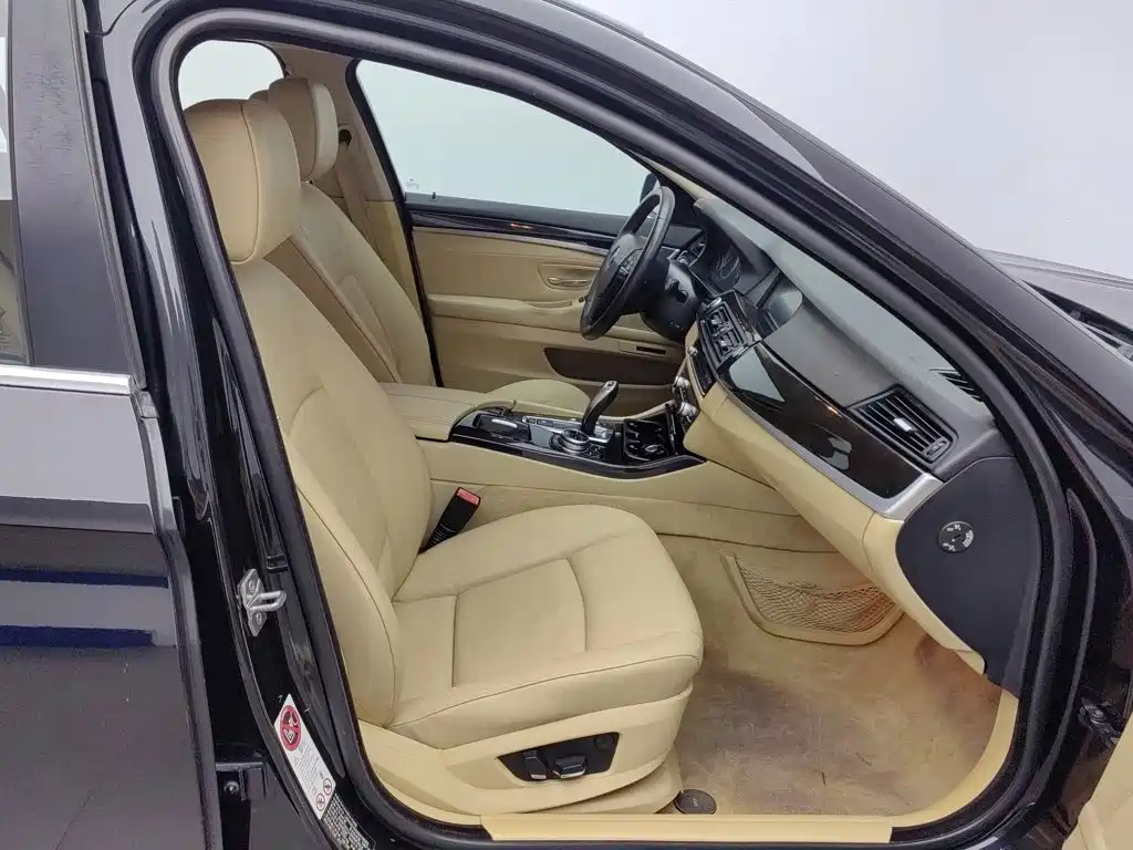 BMW 5 Series 2013 — фото 23