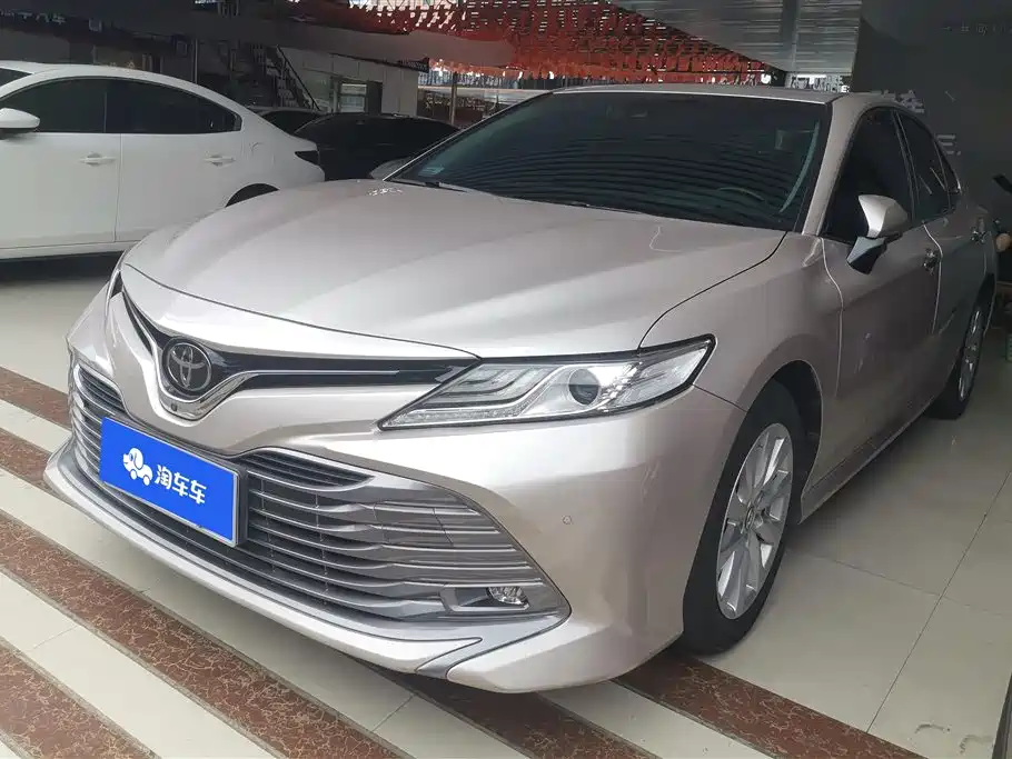 Toyota Camry 2018 — фото 1