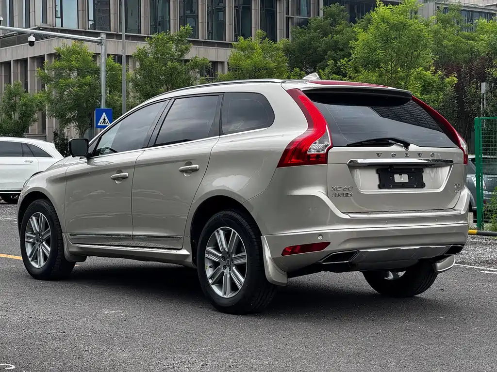 Volvo XC60 2016 — фото 7