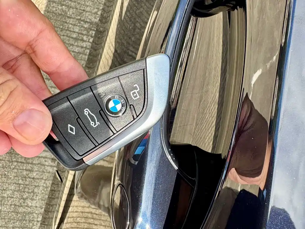 BMW 3 Series 2023 — фото 11