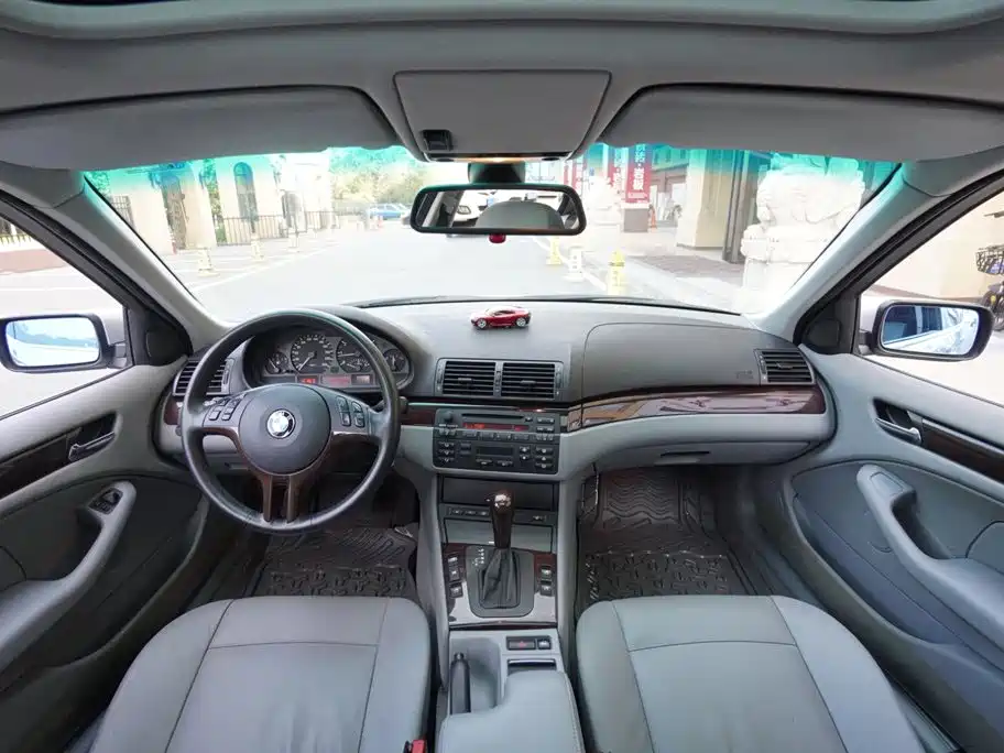 BMW 3 Series 2005