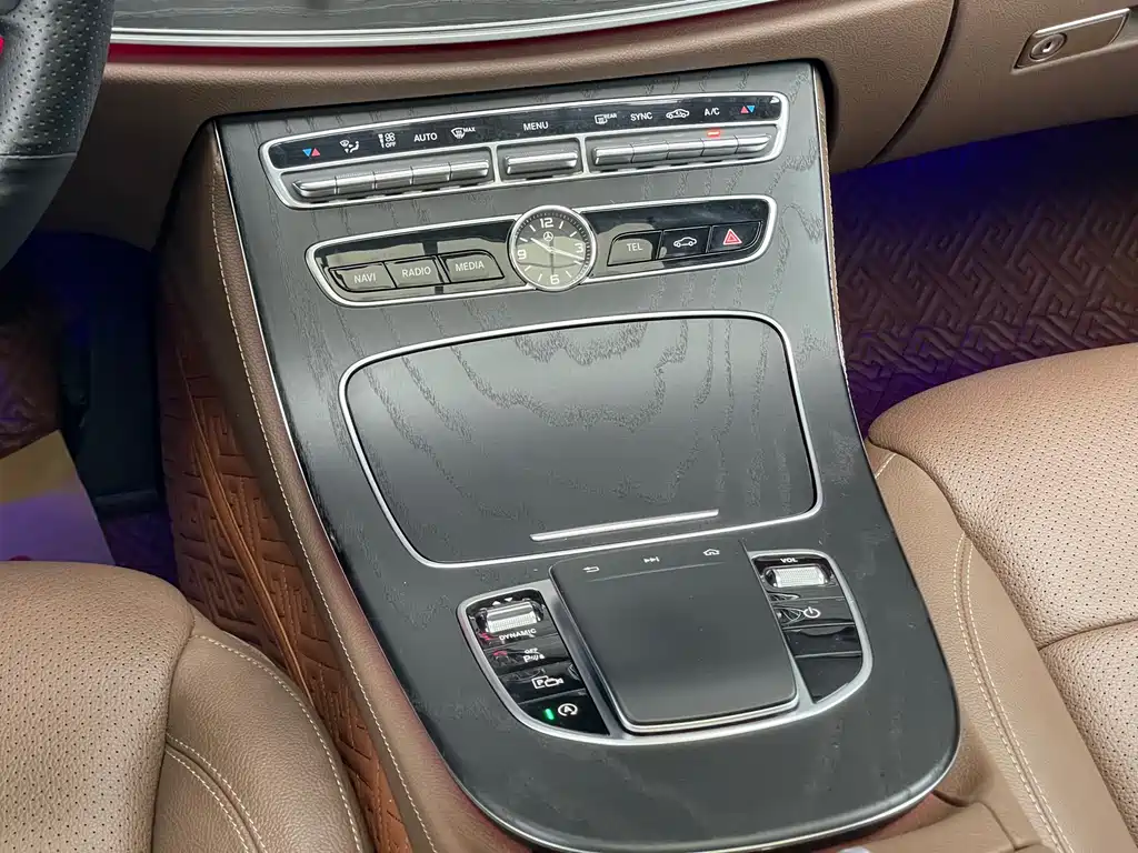 Mercedes-Benz E-Class 2020 — фото 14
