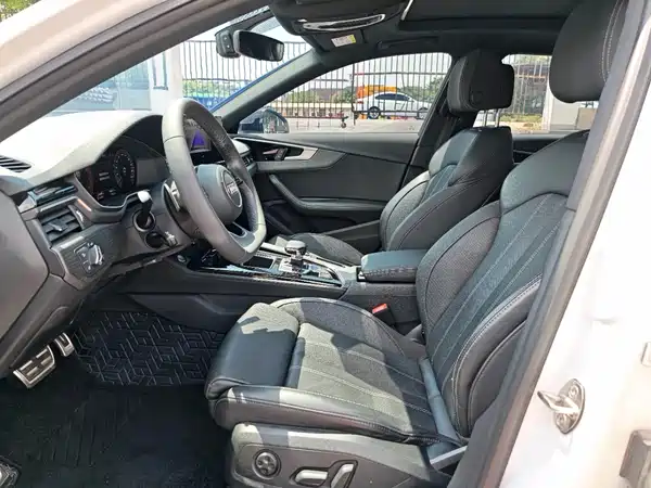 Audi A4L 2023