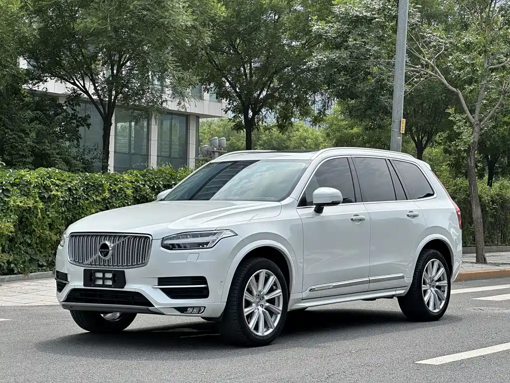 Volvo XC90 2019 — фото 1