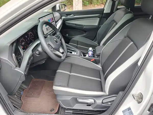 Volkswagen Golf 2025