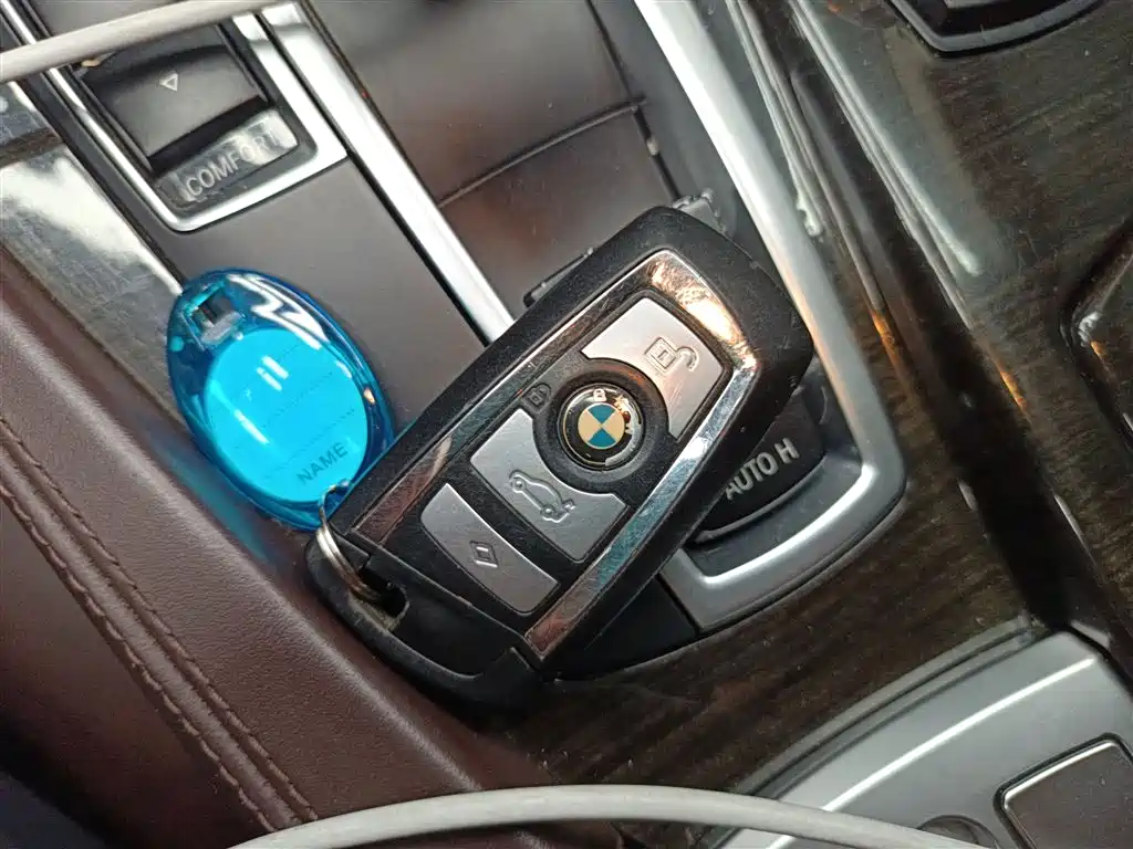 BMW 5 Series 2014 — фото 11