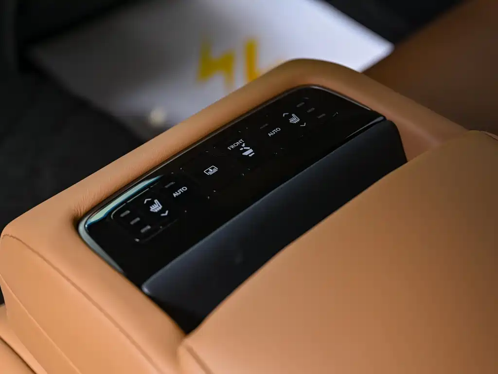 Lexus LS 2021 — фото 15