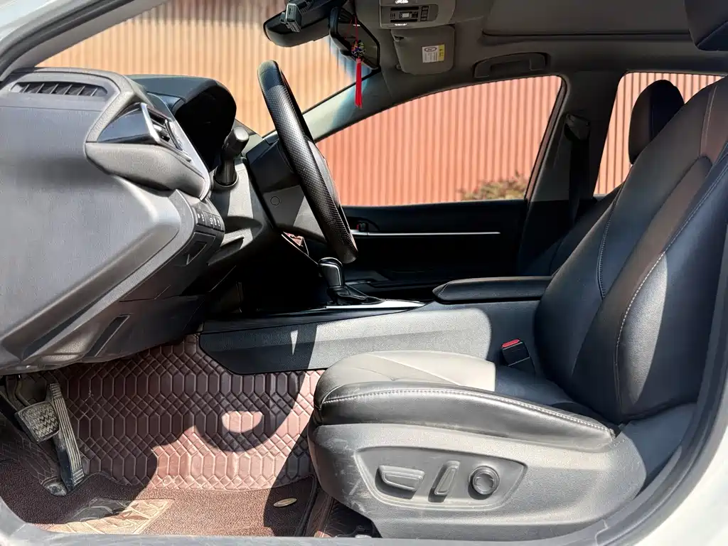Toyota Camry 2022 — фото 12