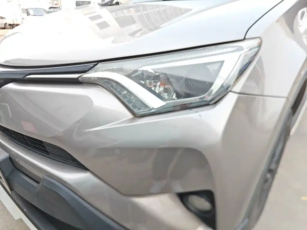 Toyota RAV4 2017 — фото 24