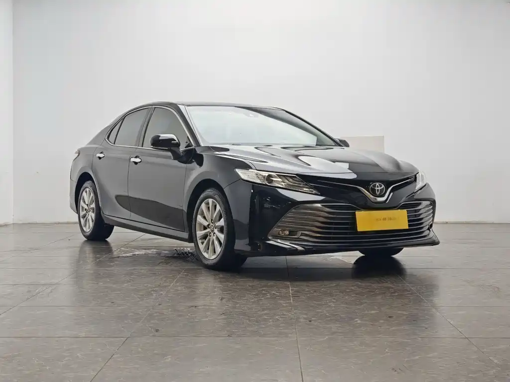 Toyota Camry 2018 — фото 2