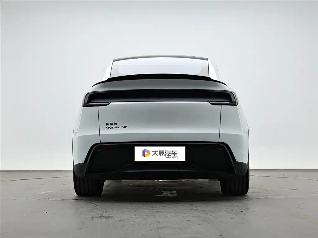 Tesla Model Y L 2025