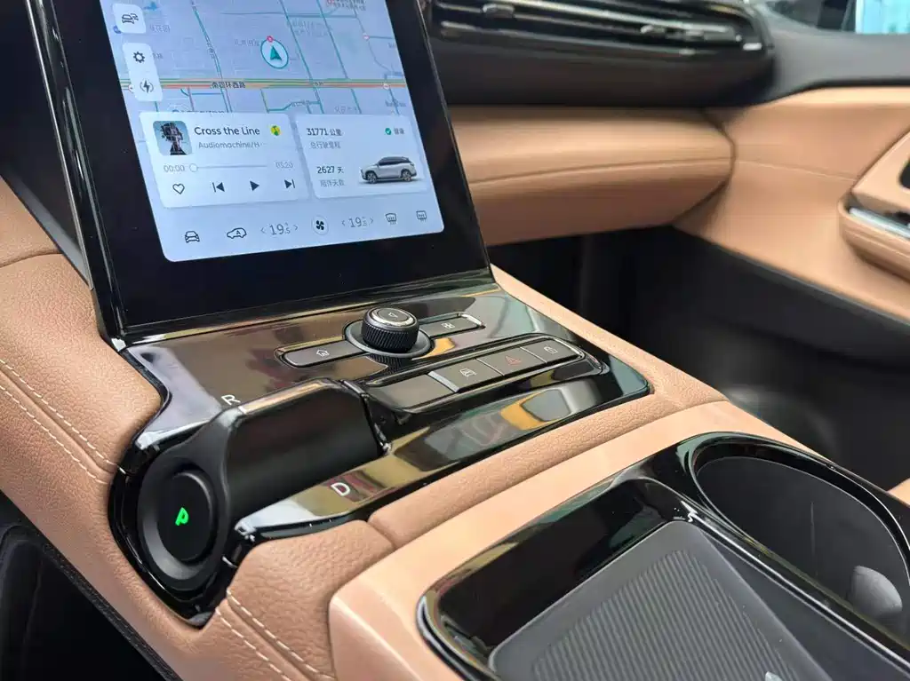 NIO ES8 2019
