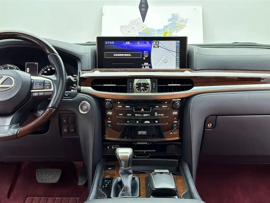 Lexus LX 2018 — фото 11