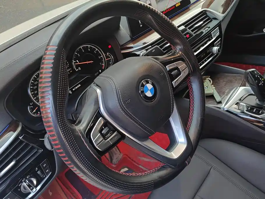 BMW 5 Series 2018 — фото 15
