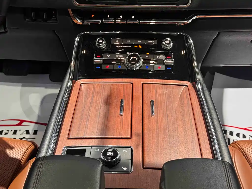 Lincoln Navigator 2021 — фото 11