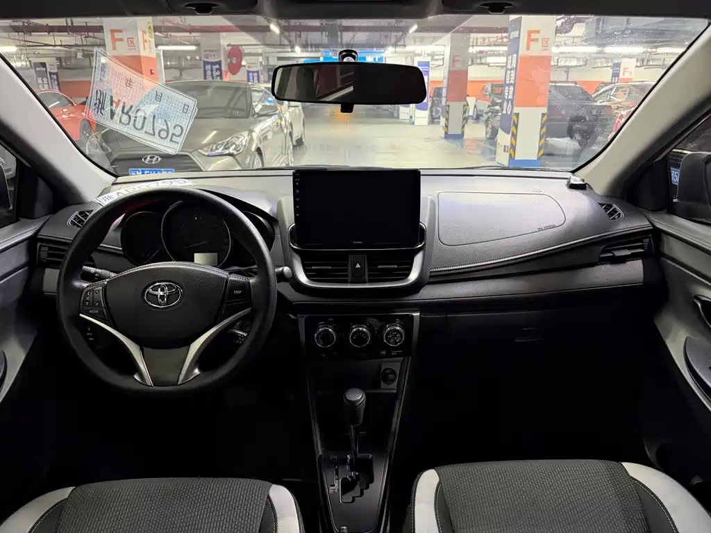 Toyota Yaris L 2022 — фото 11