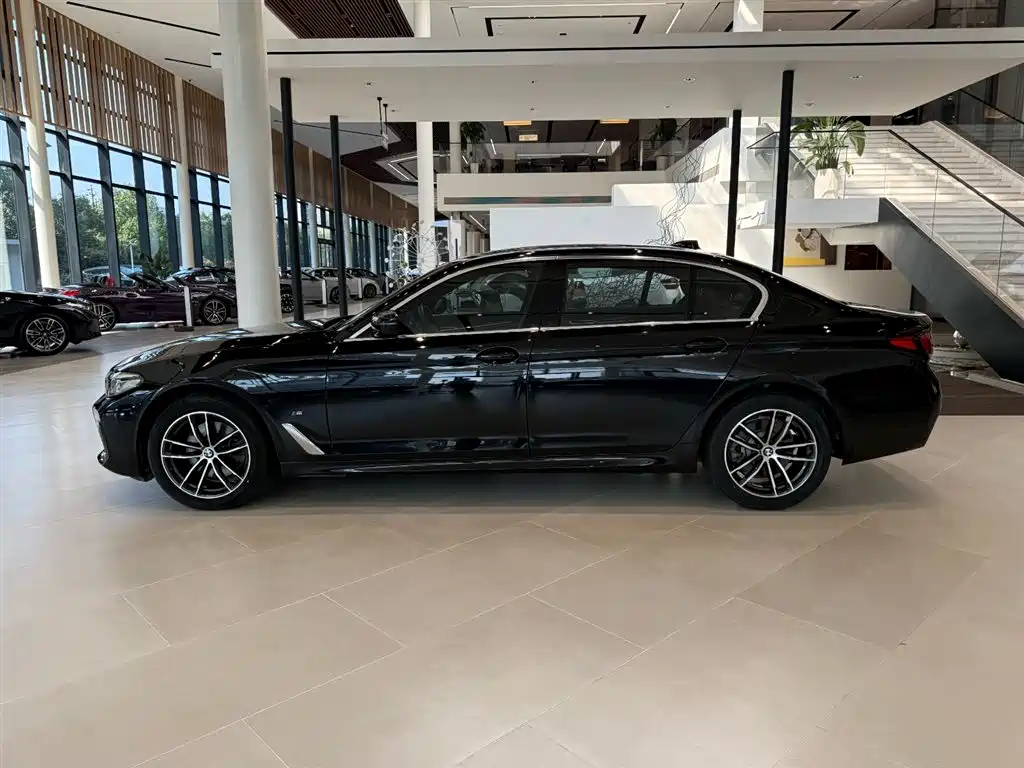 BMW 5 Series 2021 — фото 14