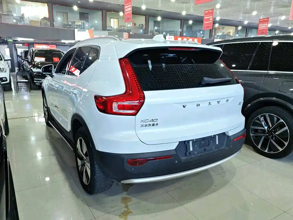 Volvo XC40 2022 — фото 6
