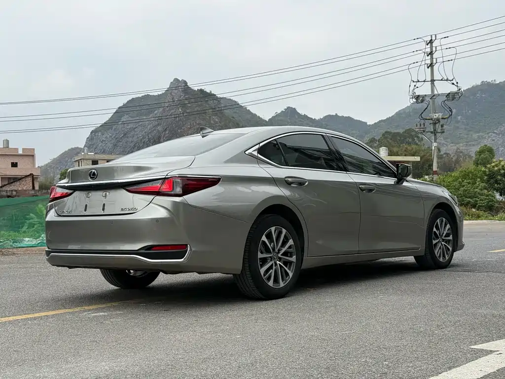 Lexus ES 2023 — фото 14