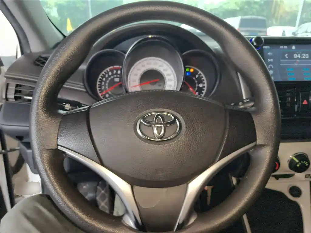 Toyota Yaris L 2015 — фото 8