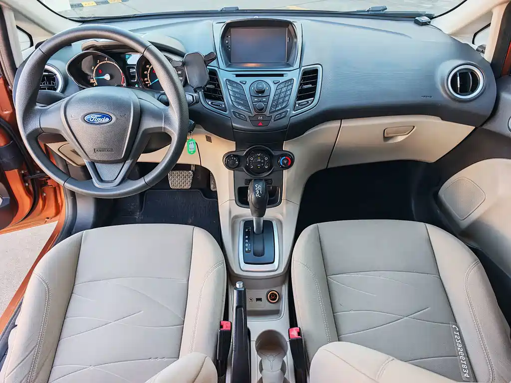 Ford Fiesta 2013 — фото 11