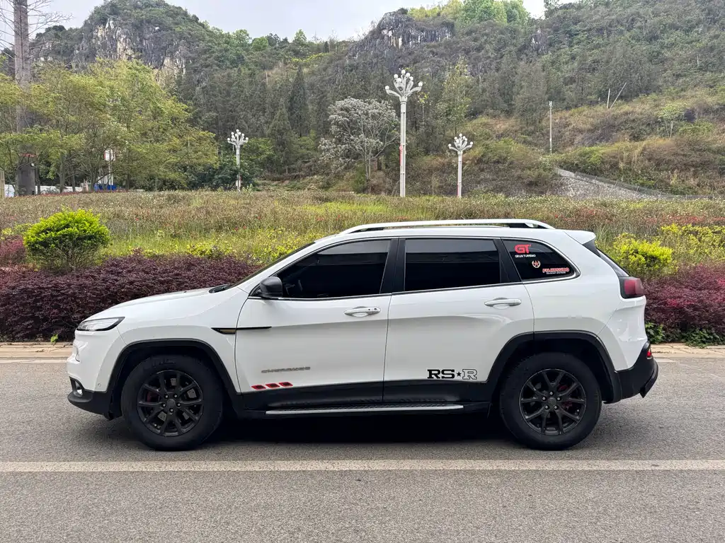 Jeep Cherokee 2016 — фото 3