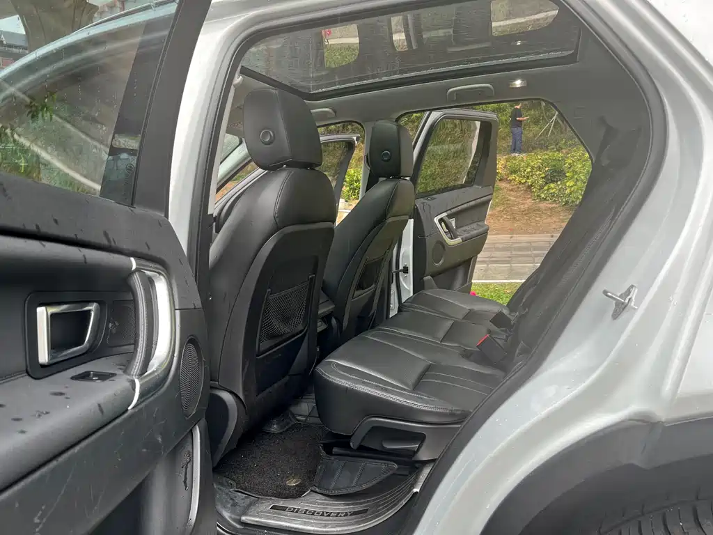 Land Rover Discovery Sport 2017 — фото 11