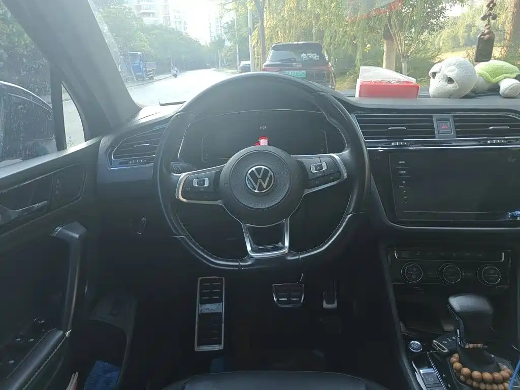 Volkswagen Tiguan L 2021 — фото 11