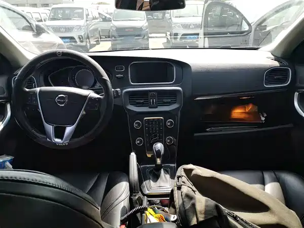 Volvo V40 2017