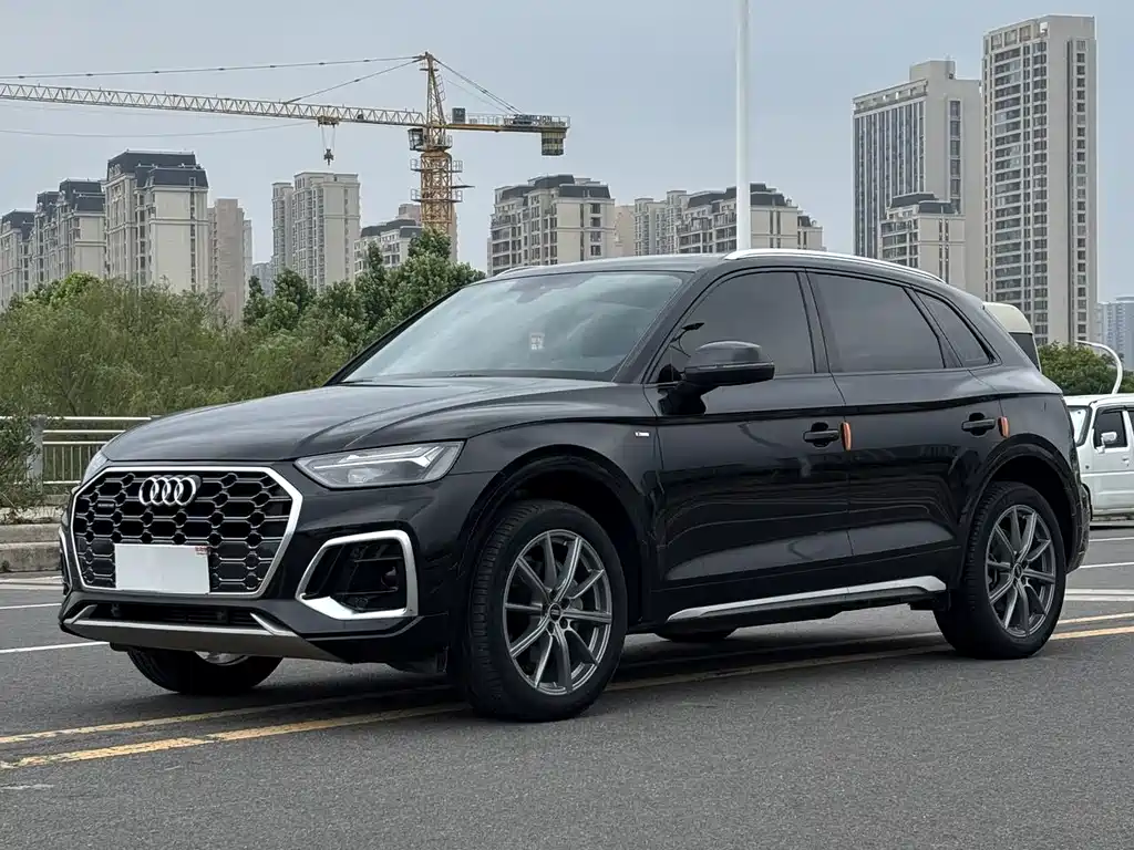 Audi Q5L 2022 — фото 1