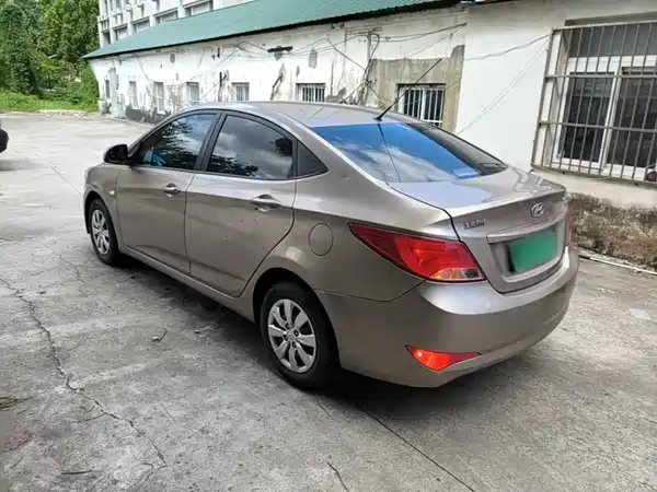 Hyundai Accent 2015