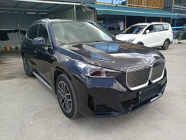 BMW iX1 2024