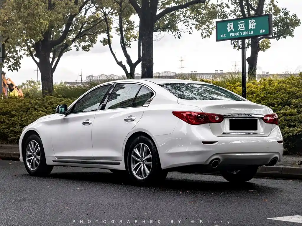 Infiniti Q50L 2015 — фото 12