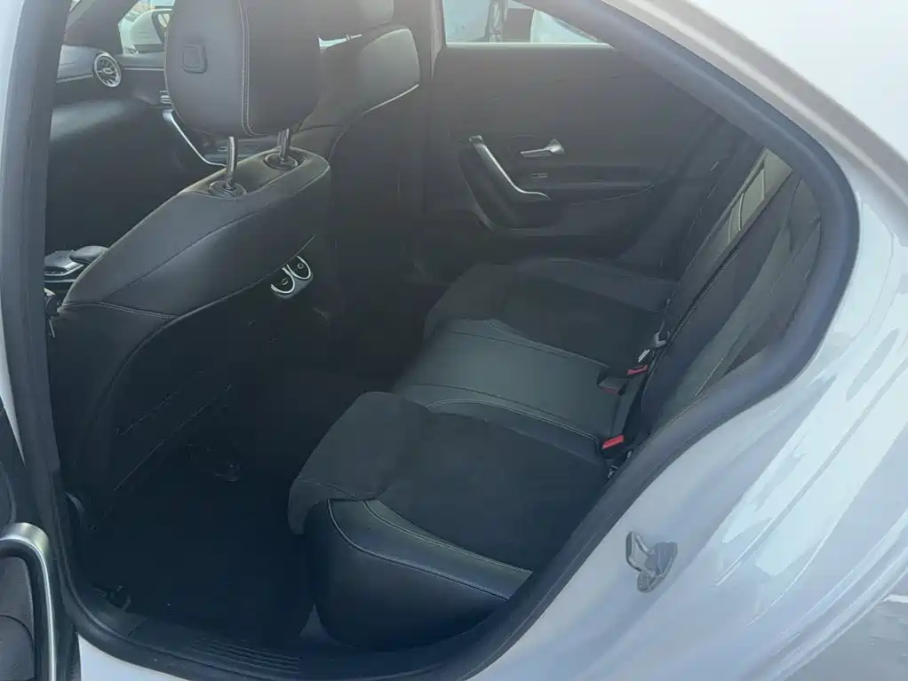 Mercedes-Benz A-Class 2019 — фото 12