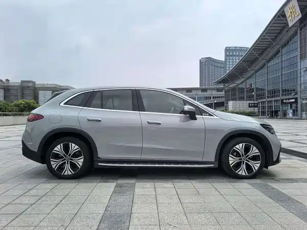 Mercedes-Benz EQE SUV 2023