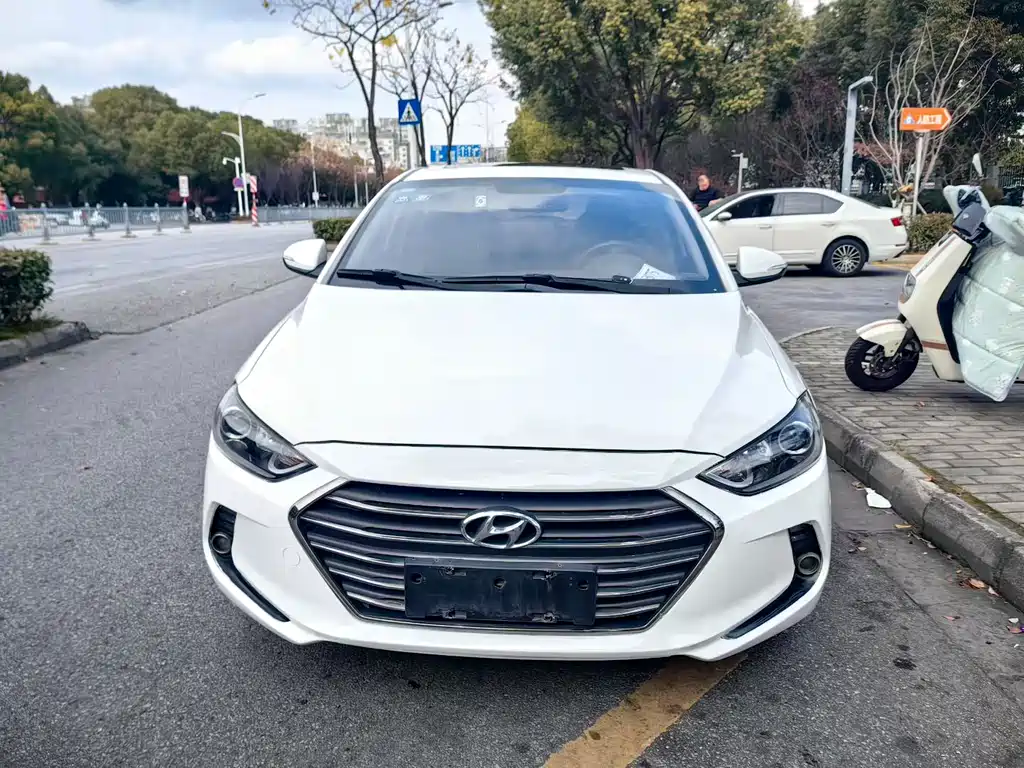 Hyundai Elantra 2019 — фото 2