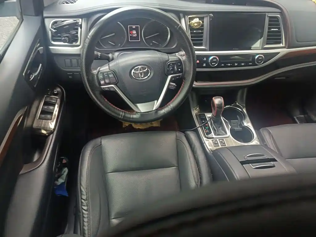 Toyota Highlander 2018 — фото 6