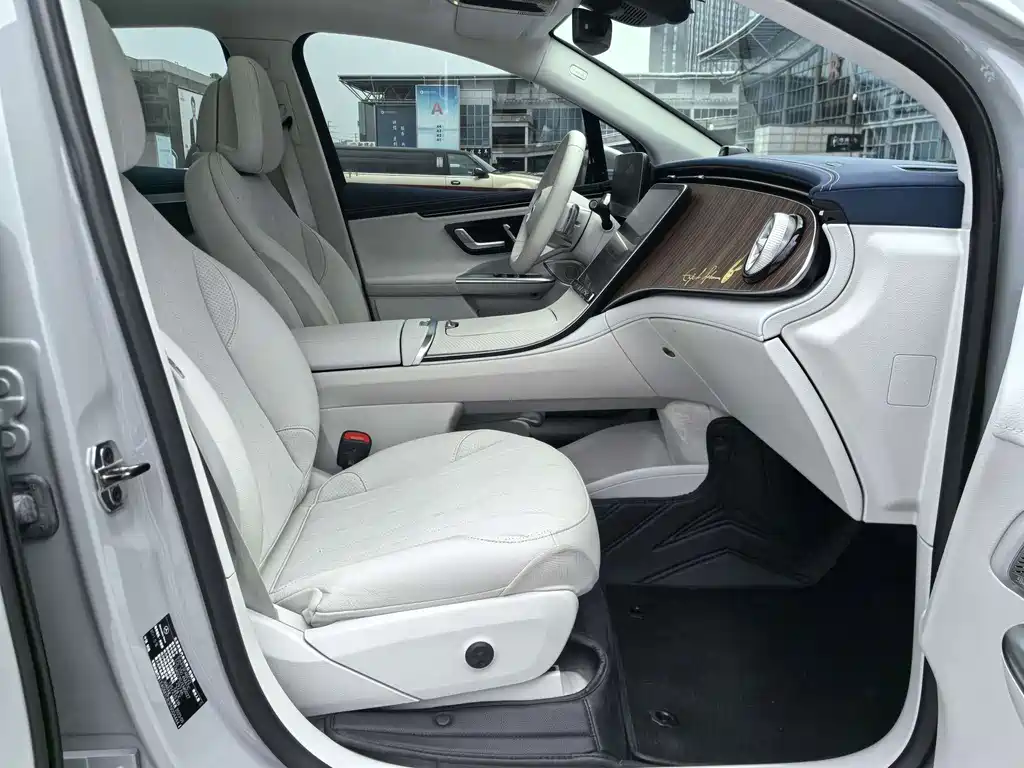 Mercedes-Benz EQE SUV 2023 — фото 10
